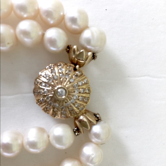 Real Pearl Necklace With Diamonds and Gold Clasp - Picture 8 of 16